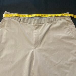 Men’s Sz 42 Walter Hagen casual khaki shorts